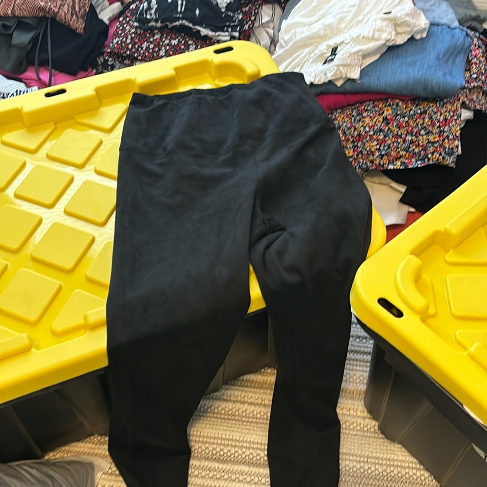 Black suede leggings, perfect for the fall